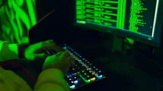 Жасөспірімдер Өзбекстан Сенатының сайтын бұзып кірген