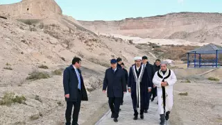 Тоқаев Бекет-ата мешітіне барды