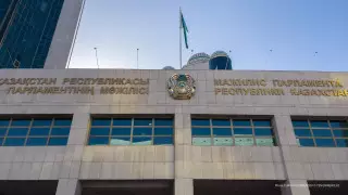 Уақыты белгісіз - министр Тұңғыш Президент туралы заңның күшін жою туралы