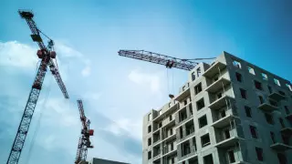 Алматыны дамыту кезінде құрылыс компанияларының емес, тұрғындар мүддесі ескерілуі керек - Тоқаев