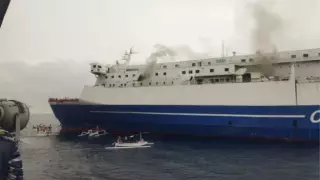 Бали жағалауында туристік лайнер өртенді