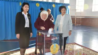 Таразда 100 жасаған қария дауыс берді   