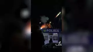 Алматыда полиция бекетінің шатырынан отшашу атқан блогер ұсталды