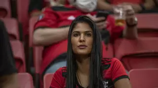 Яхтада демалған футболшылардың әйелдері мас туристердің әрекетін сынады