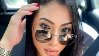 Полиция OnlyFans моделін сайттағы жалаңаш суреттері үшін нудистік жағажайдан қуды