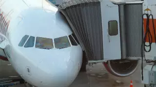 Түркия әуежайында траптан секірген жолаушы қайтыс болды