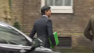 Ұлыбритания премьер-министрі тікелей эфирде құпия белгі берді - фейк