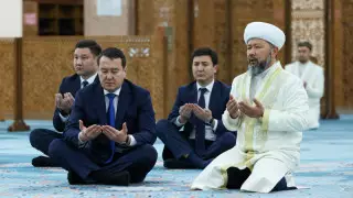 Премьер-министр қаңтар құрбандарын еске алу рәсімін жасады