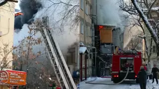 Алматы орталығындағы өрт сөндіріліп, екі адам құтқарылды