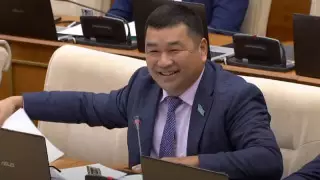 Украинадағы соғысты қолдаған Мәжіліс депутаты Әбілдаев өкілеттігінен айырылды