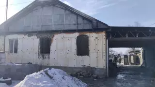 Үштөбеде әскерилер өртеніп жатқан үйден бір отбасыны құтқарып қалды