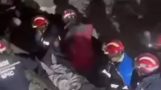 Қазақстандық құтқарушылар үйінді астынан үш адамды алып шықты