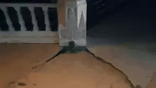 "Құлауы мүмкін". Ақтауда амфитеатр сахнасындағы жарықтар видеоға түсірілді