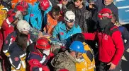 Түркиядағы жер сілкінісі. 198 сағаттан кейін тірі қалғандар табылып жатыр
