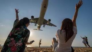 Ұшқыш қателігі. Жолаушылары бар екі ұшақ әуежайда соғыла жаздаған