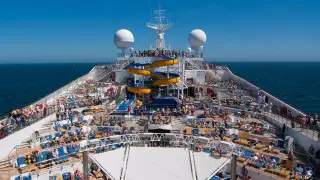 Круиз лайнерінде 300-ден аса адам белгісіз вирус жұқтырған