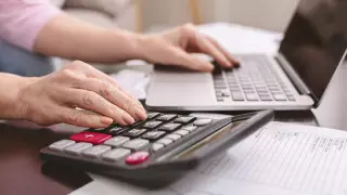 Қазақстандық әйелдер 58 жаста зейнетке шыға ала ма? Еңбек министрі жауабы