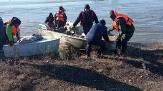 Ақтөбе облысында қайықты сүйреген құтқарушы видеоға түсіп қалды