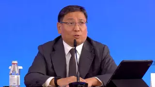 "Премьер-министр болып Астанаға кетесіз". Досаев тұрғынның сұрағына жауап берді