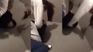 Желіде қыздың аяусыз соққыға жығылған сәті түсірілген видео тарады