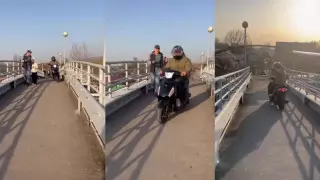 Қауіпті жағдай: Алматыда жаяу жүргіншілер көпіріндегі мопед видеоға түсіп қалды