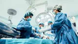 Алматыда 10 жастағы баланың асқазанынан бір келі шаш шықты