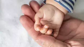 Павлодарда бір жасар қыз шелектегі суға батып кете жаздады