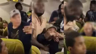 Жолаушылар ұшақта ұрыны ұстады - видео