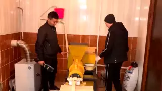 БҚО тұрғыны ауласында сабын өндірісімен айналысып отыр