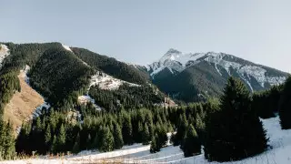 Алматы тауларында көшкін қаупіне байланысты блокбекеттер қойылды