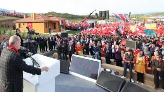 Түркияда жер сілкінісінен зардап шеккендерге үй беріле бастады