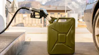 Қаржы министрлігі көлік салығын бензин құнына қосу мәселесін талқылауға дайын