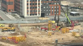 Астанада құрылыс алаңында кран құлап, бір адам зардап шекті