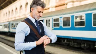 Ер адам масаң күйде тәртіп бұзғаны үшін жолаушылар пойызынан түсірілді