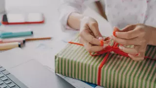 "Не беруге болады, не беруге болмайды?" Министрлік мұғалімдерге сыйлық жасау туралы айтты