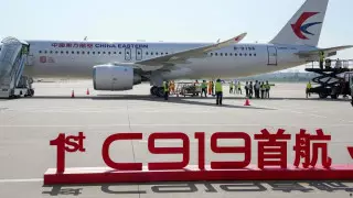 Қытай жасаған жолаушылар ұшағы алғашқы коммерциялық рейсін жасады