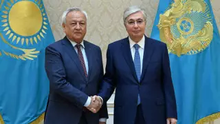 "Қоғамның құндылығы өзгеріп келеді". Тоқаев жазушыларға үндеу жасады