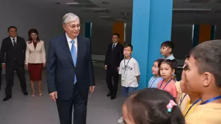 Тоқаев Алматыда мектеп оқушыларымен кездесті