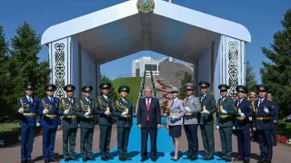 Тоқаевтың қолынан кімдер шен алды?