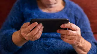 "Қызыңыз апатқа ұшырады". Павлодарлық зейнеткер алаяқтарға 13 миллион теңге берген