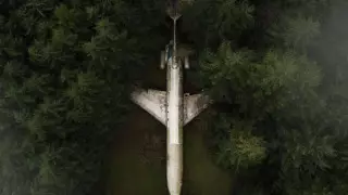 Зейнеткер ескі ұшақты сатып алып, сонда көшіп алған