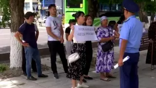 Алаяққа алданған шымкенттіктер прокуратураға келіп наразылығын білдірді