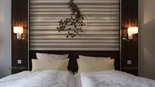 Үндістандық ер адам қымбат қонақүйде екі жыл тегін тұрып келген