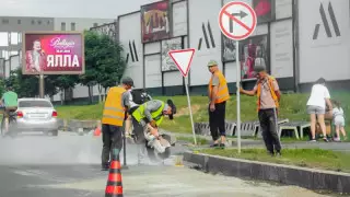 "Жол жиектерін ауыстыруды қашан қояды?" Досаев қала тұрғындарының шағымына жауап берді