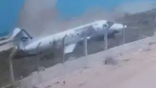 Ұшақтың апатты жағдайда қону сәті видеоға түсірілді