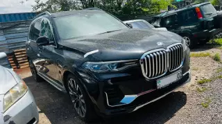 Иесі ұсталған: Алматы облысында айып тұрағындағы көліктен 4,5 миллион теңге жоғалып кеткен