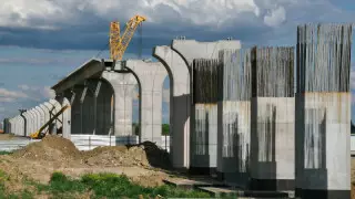 Астаналықтарды LRT маңында қытай тілінде жазылған баннер таңғалдырды