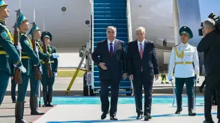 Тоқаев Астана әуежайында Тәжікстан президентін қарсы алды