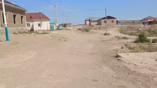 "Балшыққа батып жүрміз": Қызылордалықтар көшелерді жөндеу жұмыстарына наразы