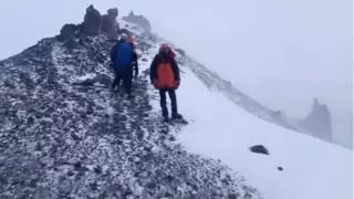 Алматы тауларына алғашқы қар түсті: альпинист қалай болғанын көрсетті